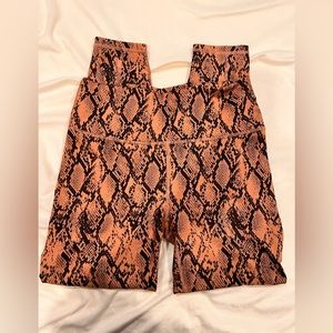 Fabletics workout leggings 🌺